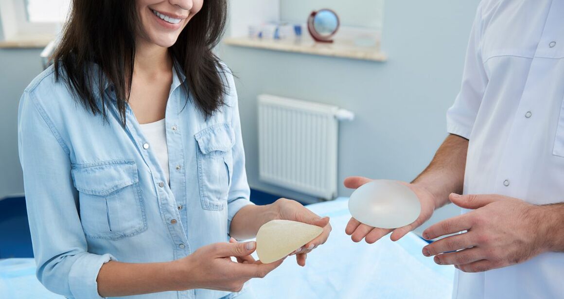 Selezione degli impianti prima dell'aumento del seno e della mammoplastica