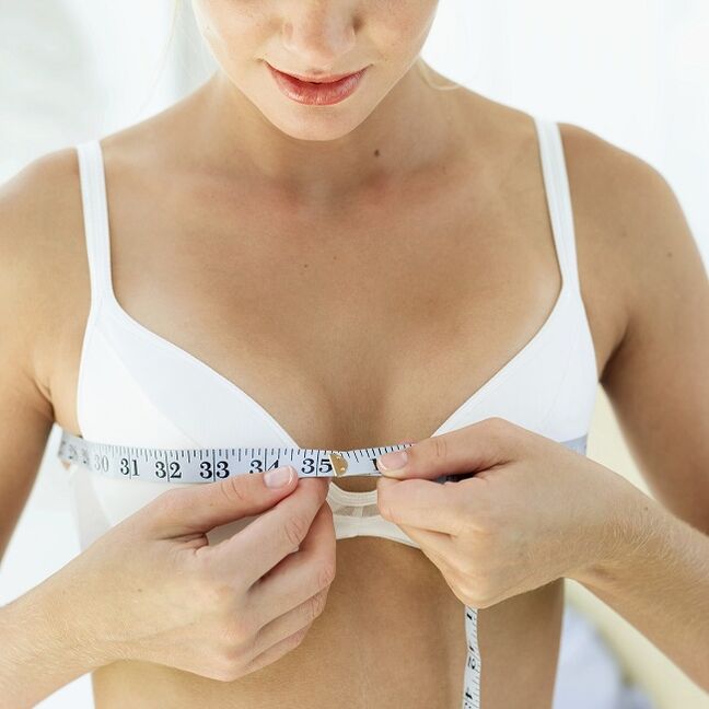 Misurare le dimensioni del seno dopo l'ingrandimento del seno