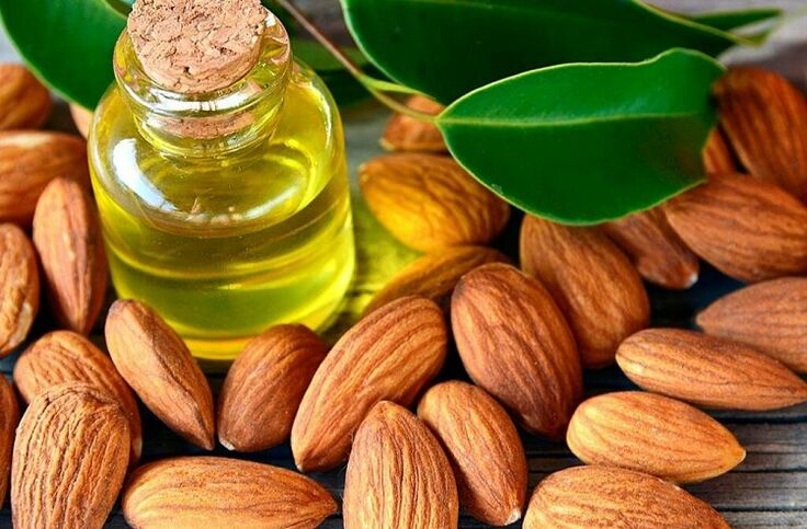 Olio di mandorle per l'ingrandimento del seno